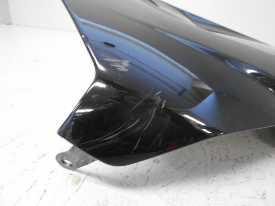 Baksidan på Bensintankskåpa från en BMW S 1000 RR -2016 motorcykel.