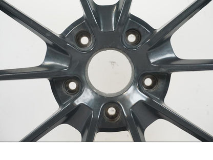 Baksidan på Fälg från en Triumph Tiger Explorer -2013 motorcykel.