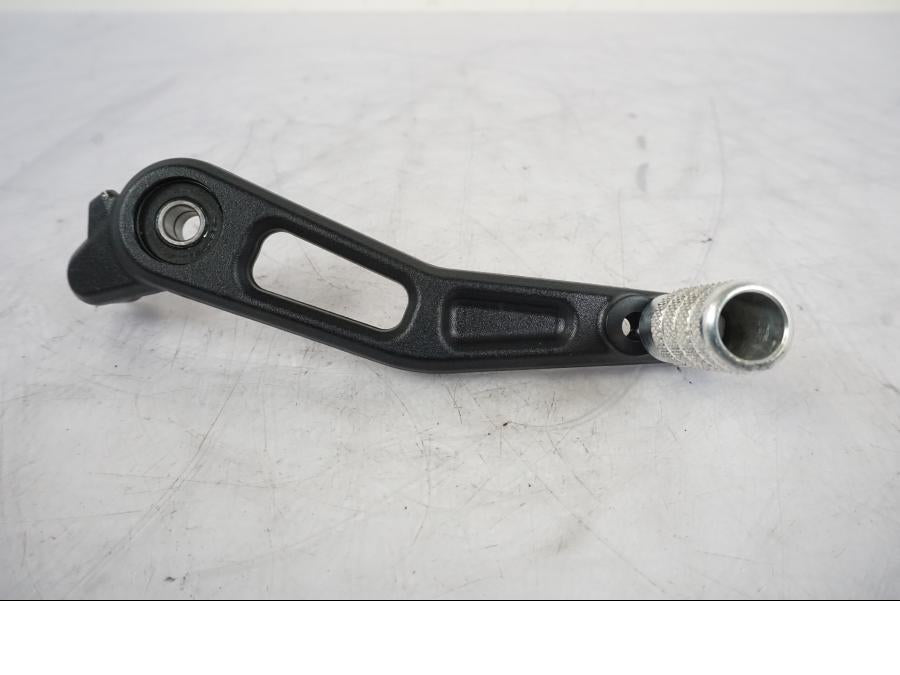 Höger sida på Bromspedal från en KTM 1290 Super Duke -2019 motorcykel.