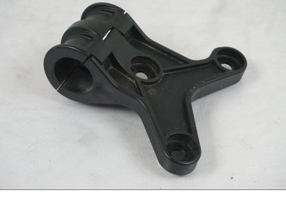 Baksidan på Instrumentfäste från en KTM 1290 Super Duke R -2018 motorcykel.