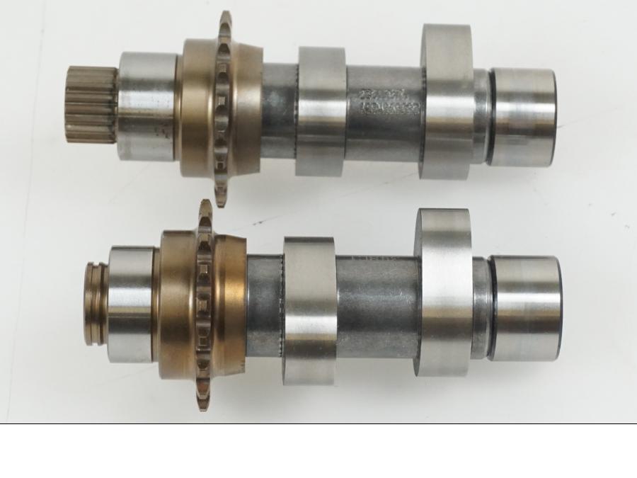 Framsidan på Kamaxel från en H-D Street Glide Special FLHXS -2016 motorcykel.