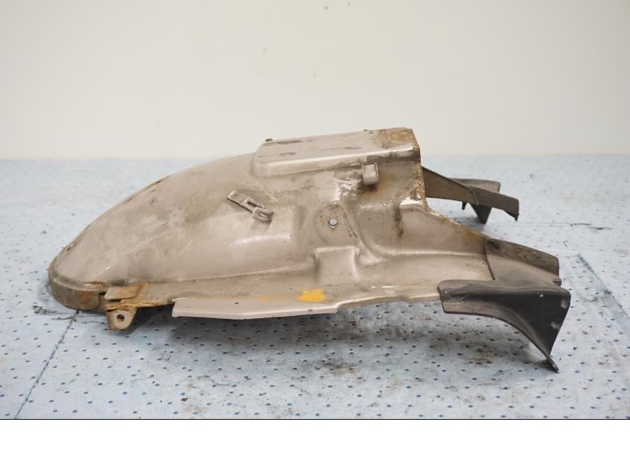 Framsidan på Innerskärm från en Honda GL 1200 -1987 motorcykel.