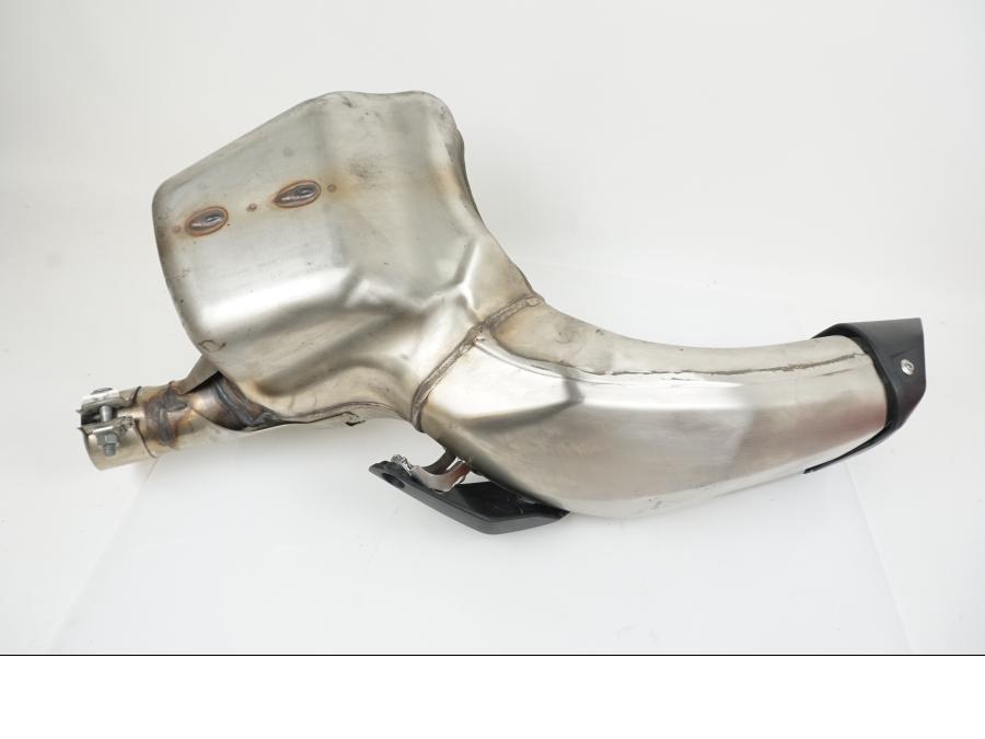 Vänster sida på Ljuddämpare från en BMW F 900 R -2021 motorcykel.