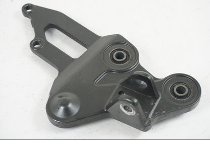 Framsidan på Fotpinnefäste från en Yamaha MT-07 -2019 motorcykel.