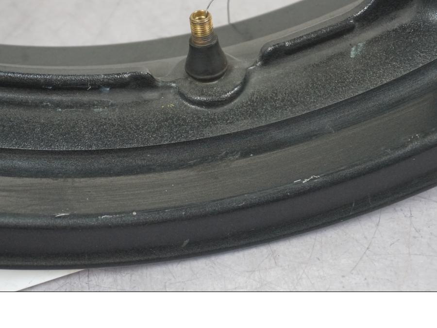 Extrabild3 på Fälg från en Suzuki GSX 1300 RX -1999 motorcykel.