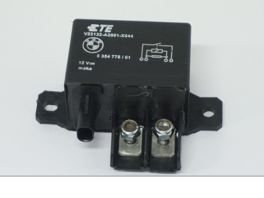 Framsidan på Startrelä från en BMW R 1250 GS -2022 motorcykel.