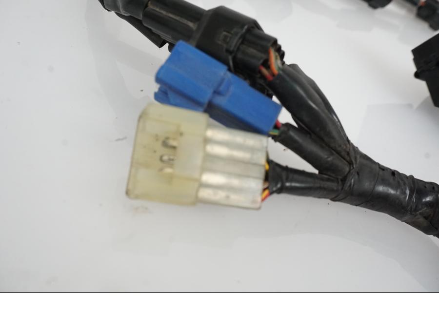 Vänster sida på Kabelstam från en Yamaha YZF R6 -2006 motorcykel.