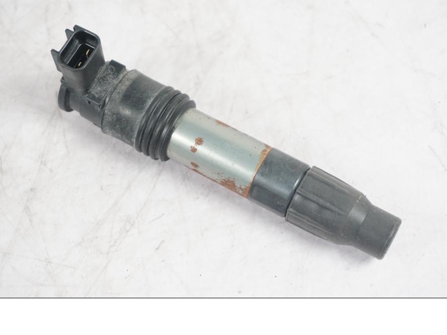 Framsidan på Tändspole från en KTM 1290 Super Duke -2019 motorcykel.