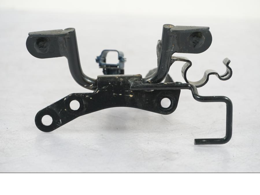 Baksidan på Strålkastarfäste från en Kawasaki Z 900 -2019 motorcykel.