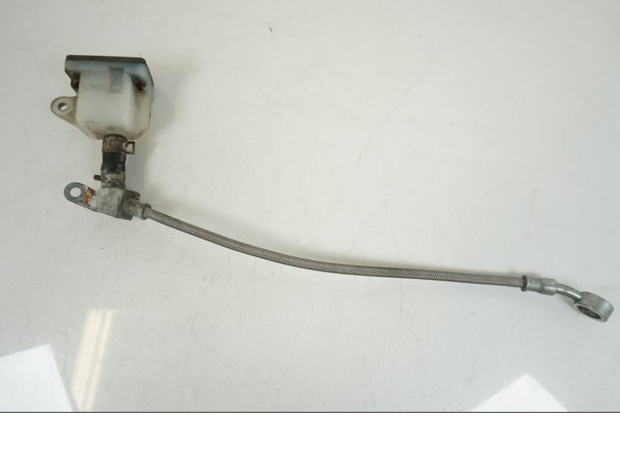 Framsidan på Bromsvätskebehållare från en Suzuki VS 1400 -1999 motorcykel.