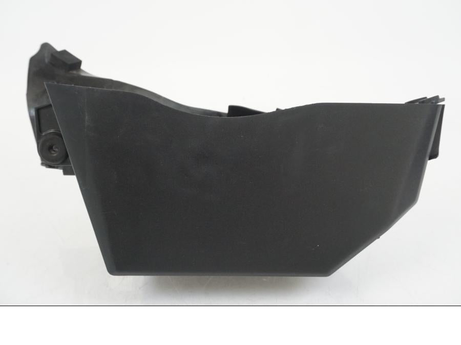 Baksidan på Batterihållare från en Kawasaki ER-6F -2016 motorcykel.