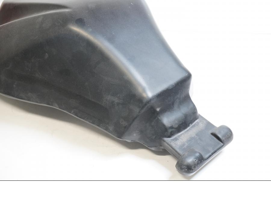 Snett uppifrån på Bensintank från en Buell X1 Lightning -2002 motorcykel.