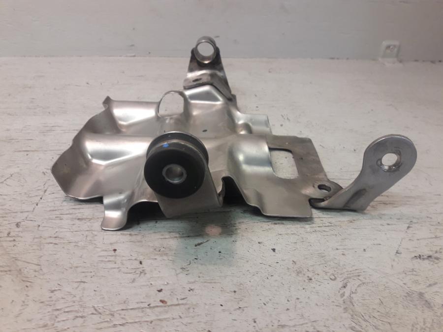 Baksidan på Ljuddämparfäste från en Triumph Speed Twin -2019 motorcykel.