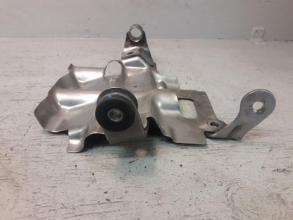 Baksidan på Ljuddämparfäste från en Triumph Speed Twin -2019 motorcykel.