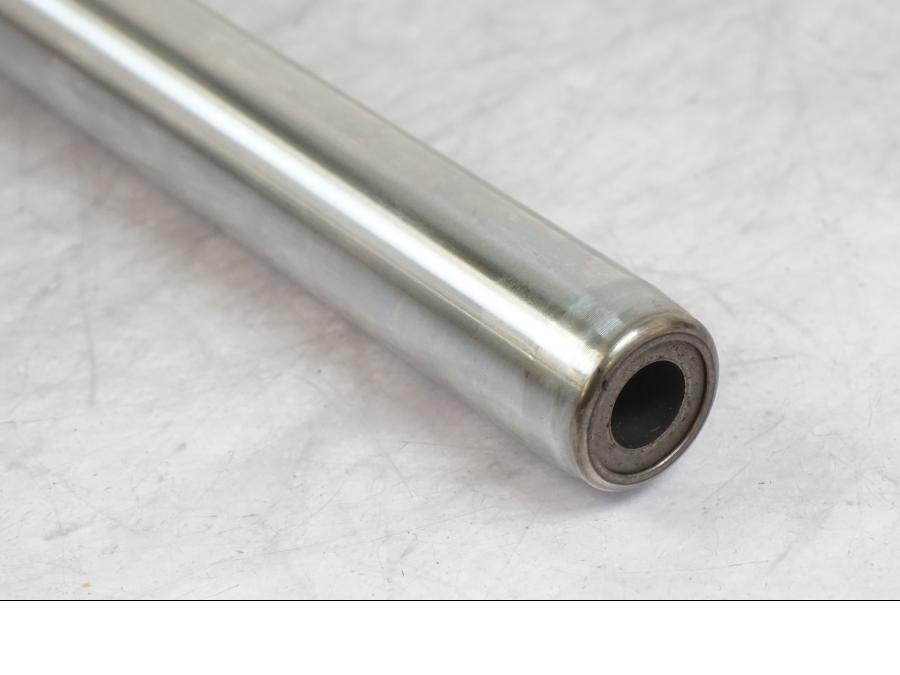 Vänster sida på Gaffelben från en Suzuki K50 -1980 motorcykel.