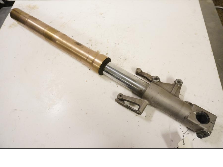 Framsidan på Gaffelben från en Kawasaki ZXR 400 -1993 motorcykel.