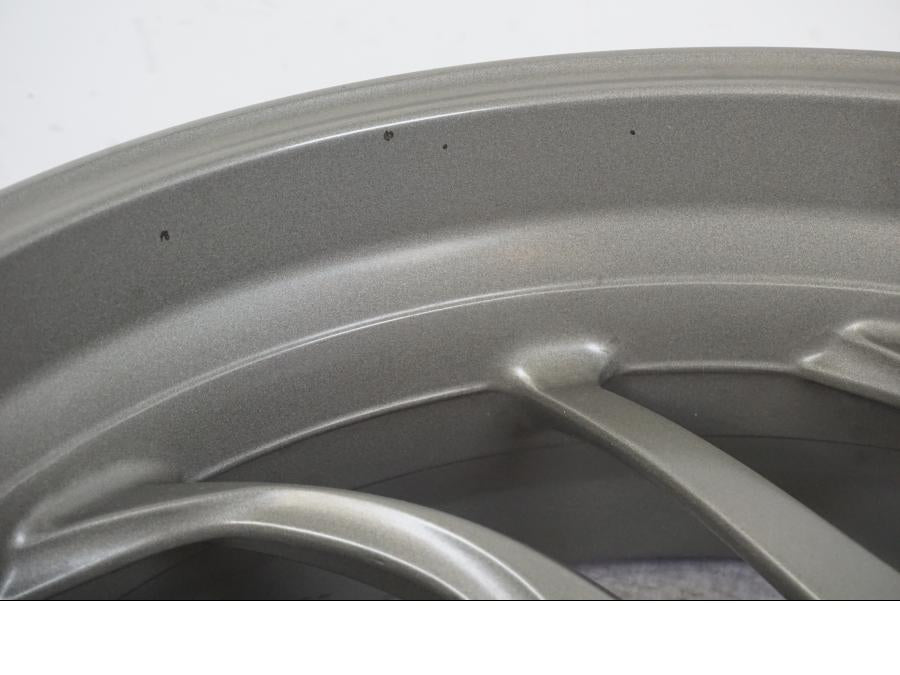 Extrabild1 på Fälg från en BMW K 1600 GTL -2015 motorcykel.