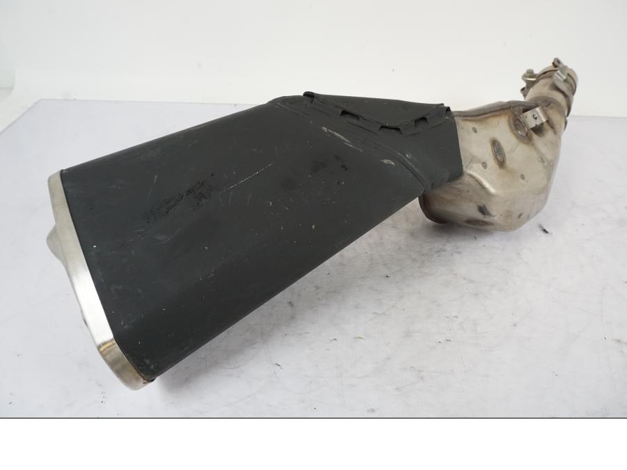 Framsidan på Ljuddämpare från en Kawasaki Z 800 -2014 motorcykel.