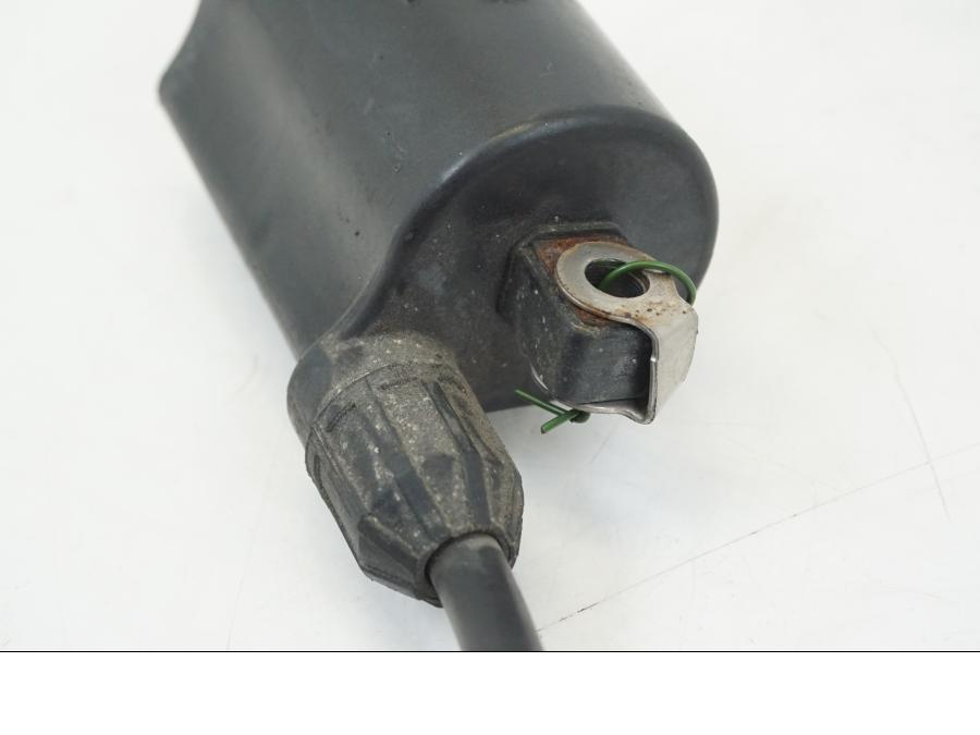 Vänster sida på Tändspole från en Honda XL 1000 V -1999 motorcykel.