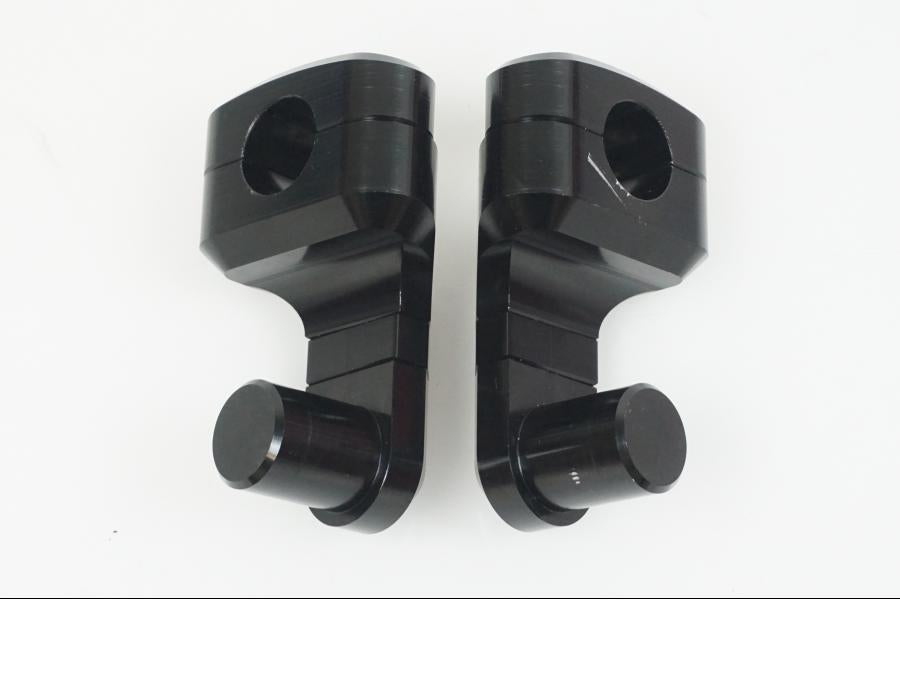 Höger sida på Styrfäste från en Universal Universal -2024 moped.