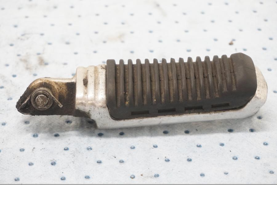 Framsidan på Fotpinne från en Suzuki GSX 550 -1985 motorcykel.