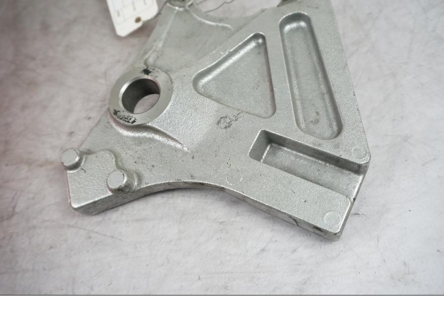 Baksidan på Bromsoksfäste från en Kawasaki Z 1000 -2008 motorcykel.