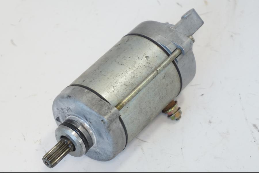 Extrabild2 på Startmotor från en Honda CBR 900 RR -2001 motorcykel.