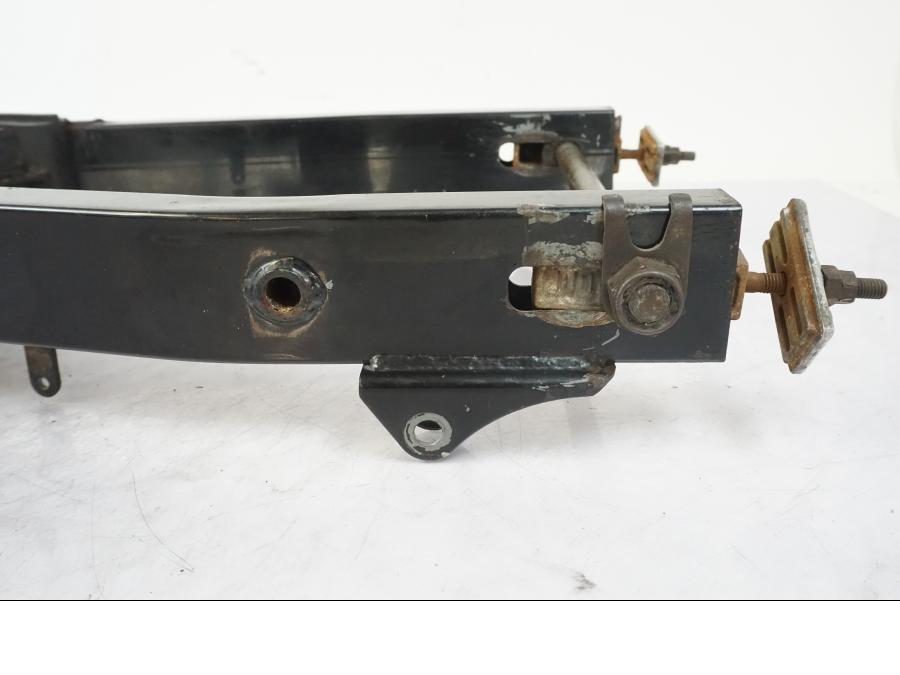 Snett nerifrån på Sving från en Honda CB 750 -1996 motorcykel.