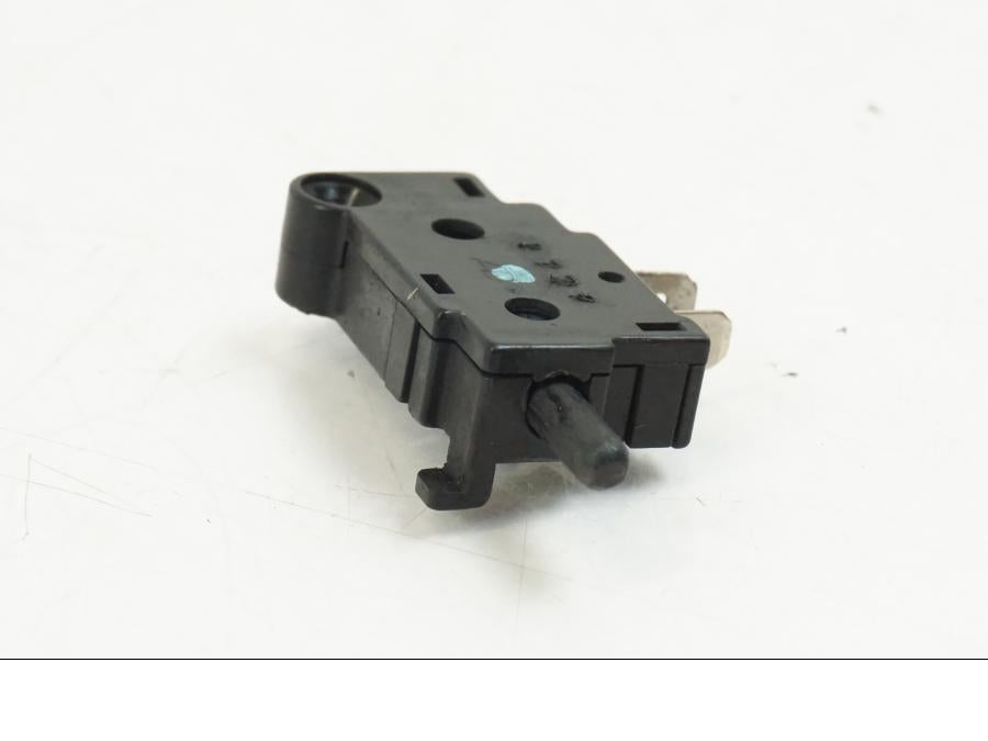 Vänster sida på Kopplingskontakt från en Honda CB 650 F Hornet -2017 motorcykel.