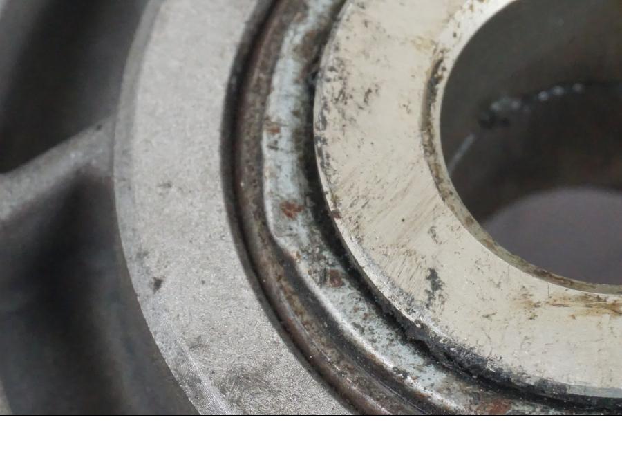 Vänster sida på Drevfäste från en KTM 950 SM -2006 motorcykel.