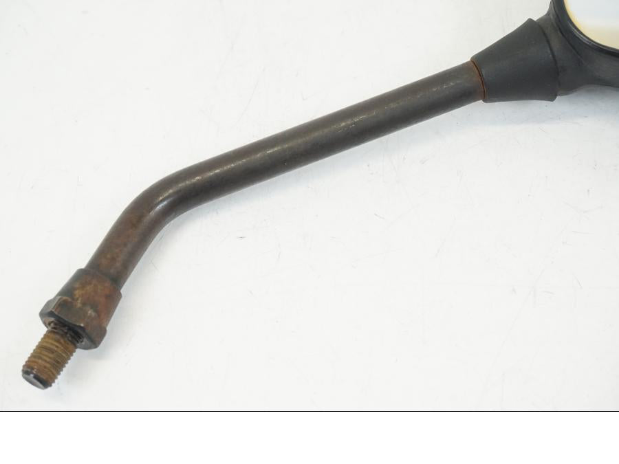 Baksidan på Backspegel från en Honda CB 750 -2002 motorcykel.