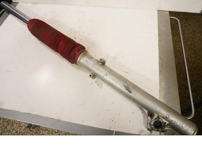 Framsidan på Gaffelben från en Suzuki DR 650 -1991 motorcykel.