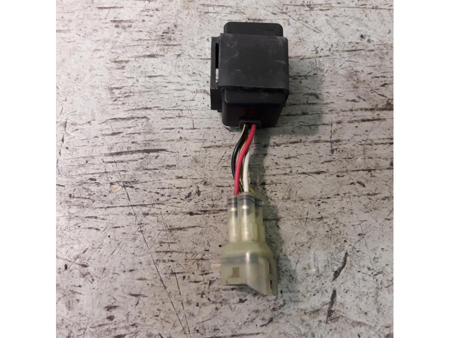 Framsidan på Relä från en Suzuki VZ 1600 -2005 motorcykel.