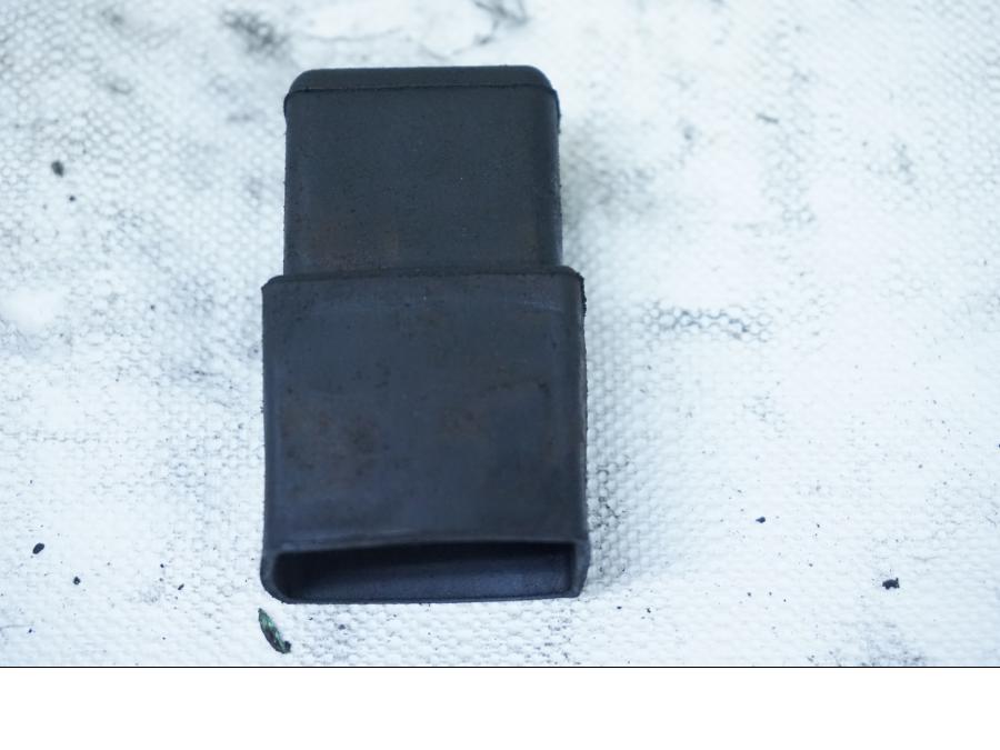 Baksidan på Relä från en Honda VFR 750 -1992 motorcykel.