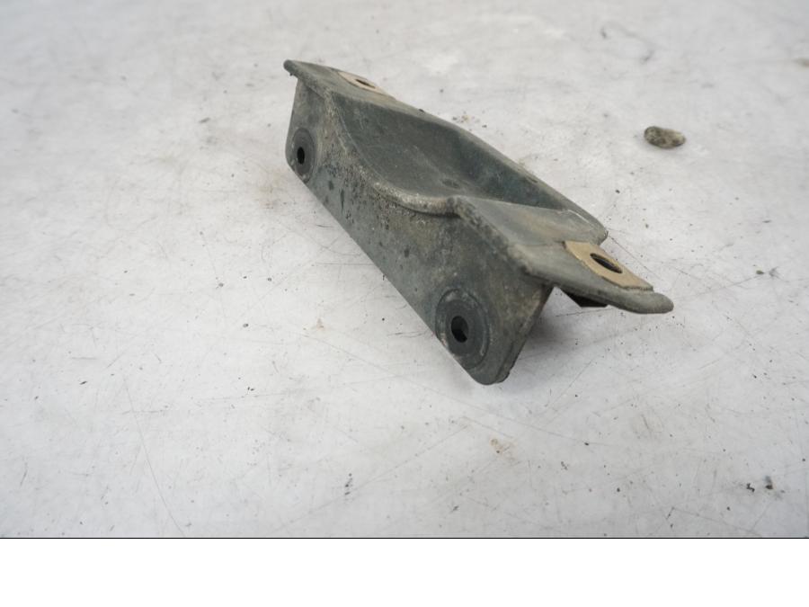 Baksidan på Framskärmsstag från en BMW R 850 R -2004 motorcykel.