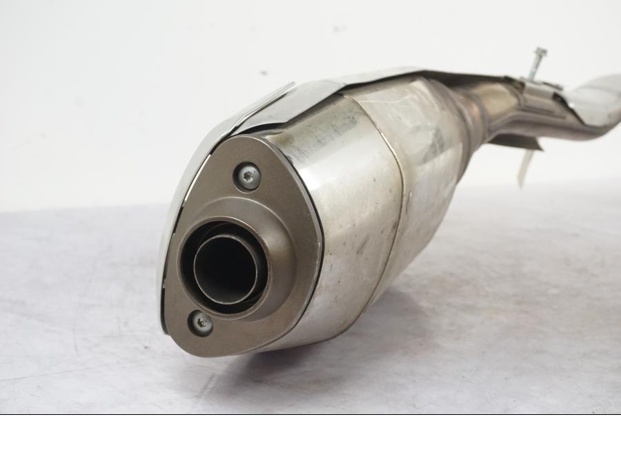 Baksidan på Ljuddämpare från en Honda CBR 600 RR -2003 motorcykel.