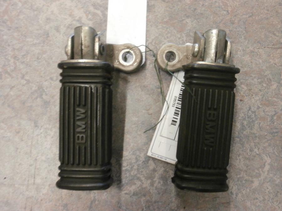 Framsidan på Fotpinnesats från en BMW R 100 RT -1982 motorcykel.