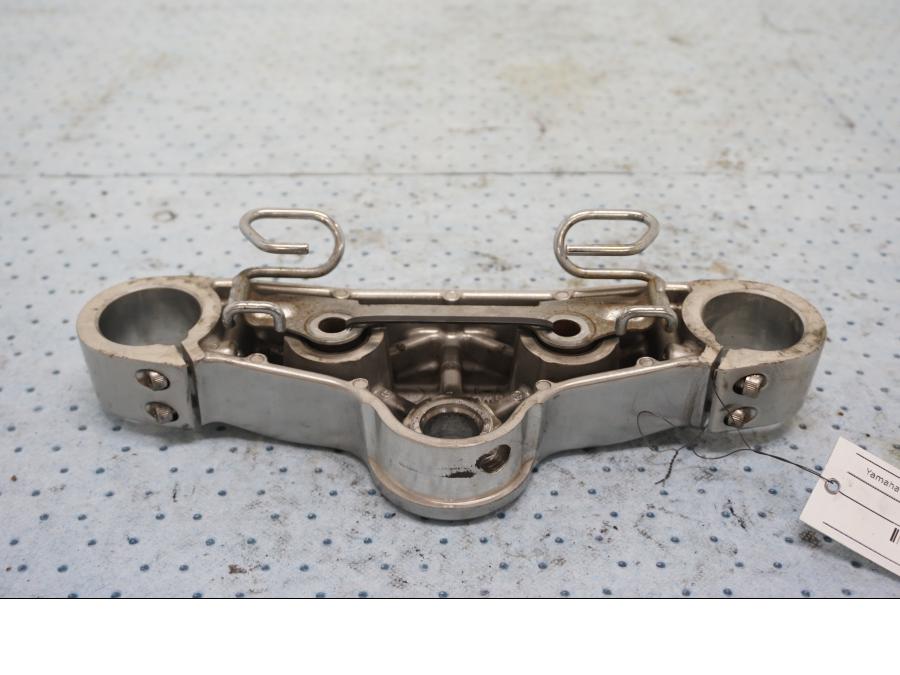 Höger sida på Gaffelkrona från en Yamaha XV 1600 -1999 motorcykel.