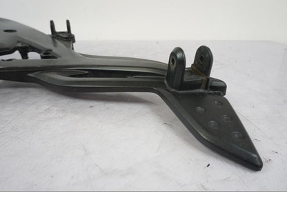 Snett uppifrån på Fotpinnefäste från en Kawasaki ER-6N -2008 motorcykel.