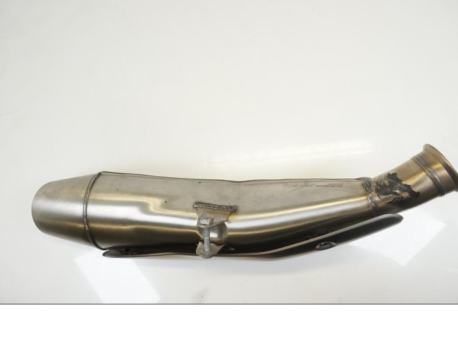 Vänster sida på Ljuddämpare från en KTM 890 Duke -2020 motorcykel.