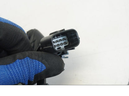 Snett nerifrån på Kablage från en Yamaha MT-09 Tracer -2021 motorcykel.