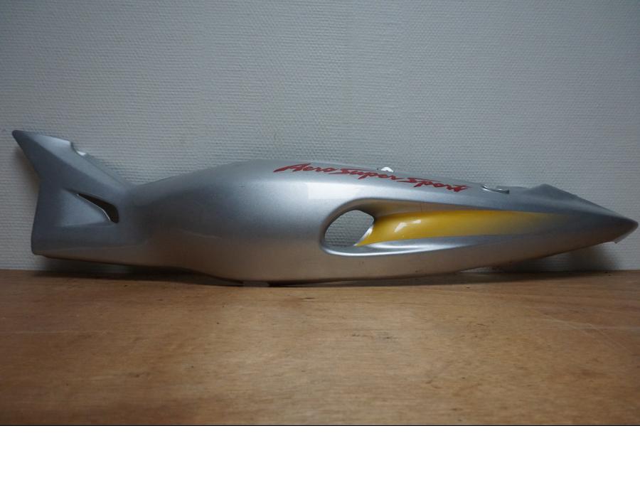 Framsidan på Bakvinge från en Yamaha YZF 600 R -1996 motorcykel.