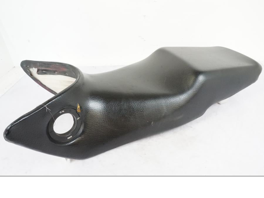 Framsidan på Sadel från en Honda CBR 1000 F -1999 motorcykel.