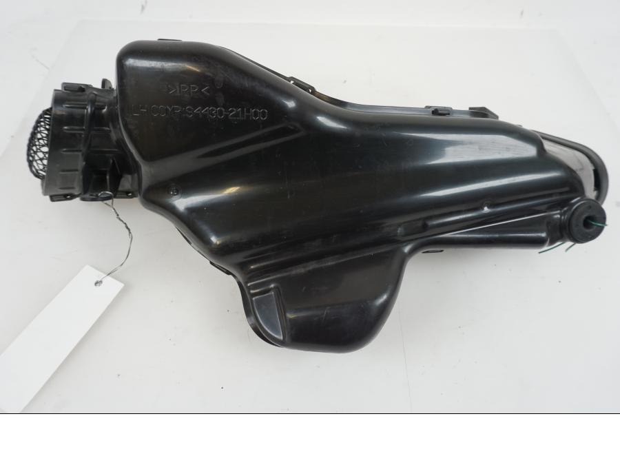 Baksidan på Luftrör från en Suzuki GSX-R 1000 -2007 motorcykel.