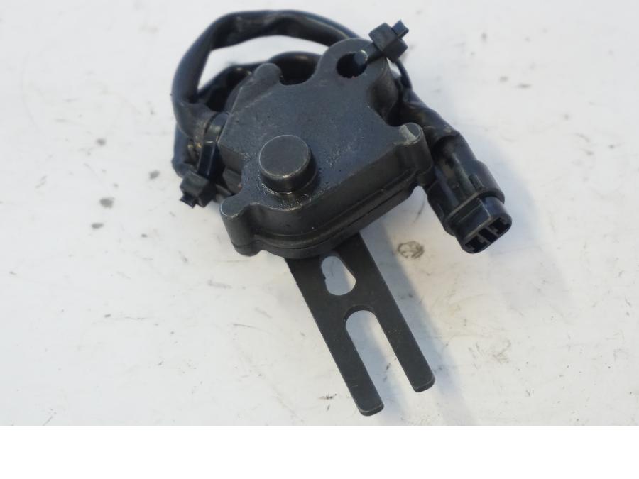 Höger sida på Sidostödsbrytare från en Kawasaki ER-6N -2012 motorcykel.