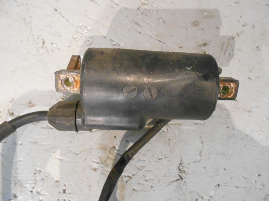 Baksidan på Tändspole från en Honda GL 500 -1982 motorcykel.