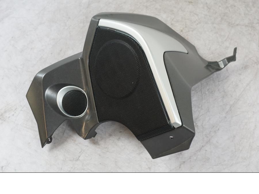 Framsidan på Högtalarkåpa från en BMW K 1600 GTL -2015 motorcykel.