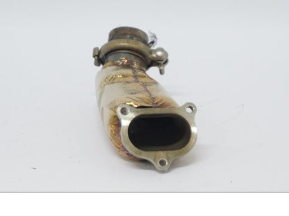 Vänster sida på Grenrör från en Ducati Desert X -2022 motorcykel.