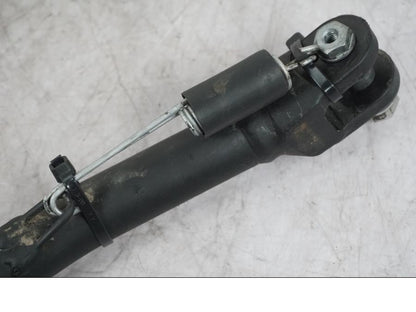 Snett nerifrån på Sidostöd från en Ducati Multistrada V4 -2024 motorcykel.