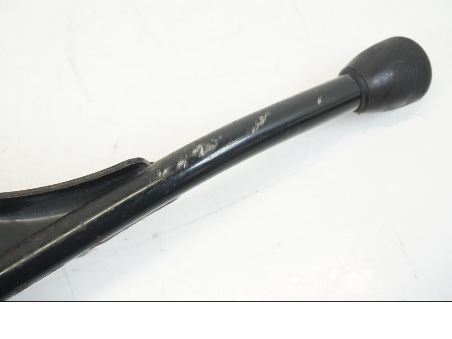 Snett nerifrån på Sidostöd från en BMW K 1200 LT -2004 motorcykel.